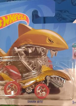 Hot wheels 2024 mega bite shark bite 1/5 18/250 htc01 акула шарк байт машинки базові колекційні хот вілс