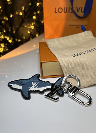Брелок louis vuitton shark / луи витон акула