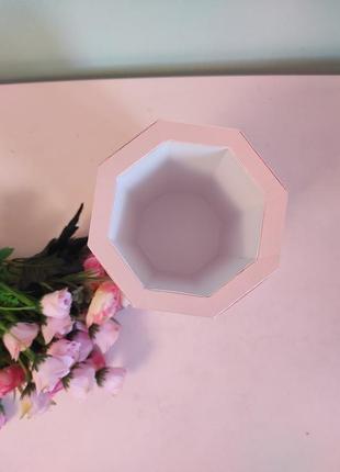 Полигональная ваза из дизайнерского картона5 фото