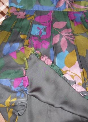 Яскраве плаття з натурального шовку