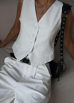 Костюм жилетка безрукавка на пуговицах жилет удлиненные шорты свободного кроя широкие бермуды на высокой посадке комплект трендовый черный белый серый6 фото