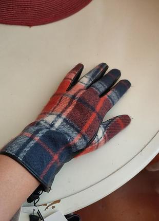 Новые перчатки desigual