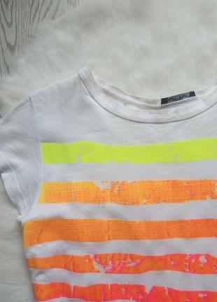 Белая футболка с ярким цветным принтом рисунком разноцветный радуга5 фото
