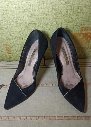 Купуйте чорні замшеві туфлі