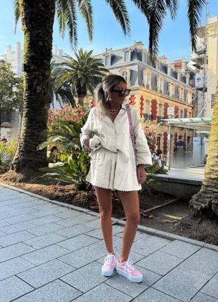 Льняной костюм свободного кроя (шорты + рубашка)