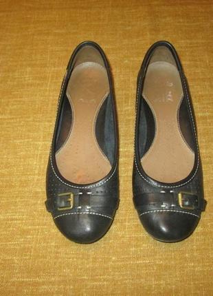 Кожаные туфли балетки clarks