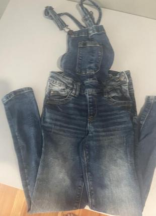 Комбинезон джинсовый