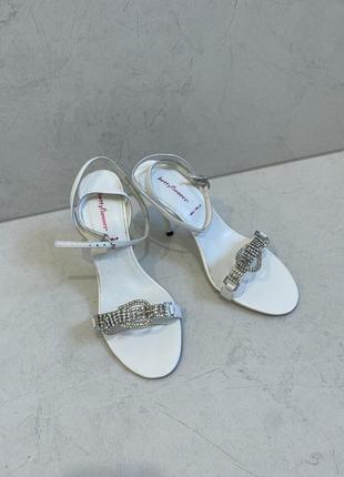 Босоніжки на шпильках