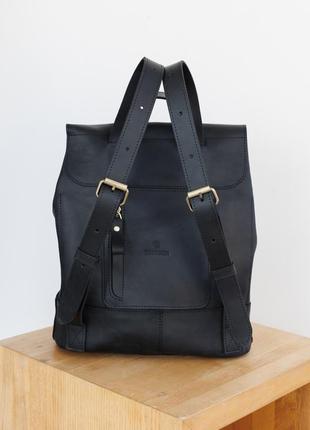Универсальный рюкзак ручной работы из натуральной винтажной кожи черного цвета4 фото