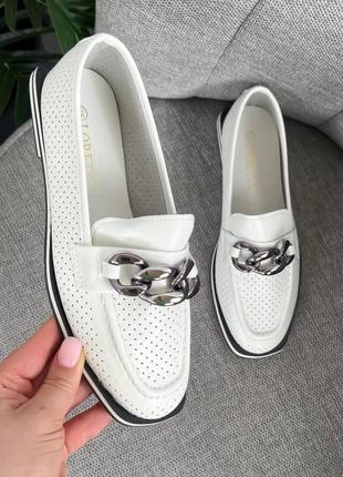 Женские лоферы с перфорацией