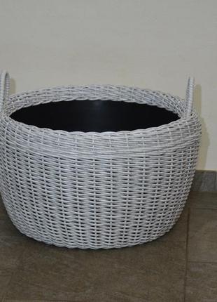 Корзина для дров плетеная (дровница) из искусственного ротанга ручной работы. цвет белая береза. 602 фото