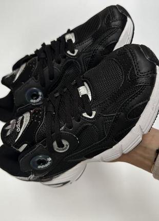 Женские кроссовки adidas mens astir tags white / smb9 фото