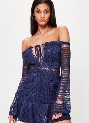 Брендовое кружевное платье missguided этикетка