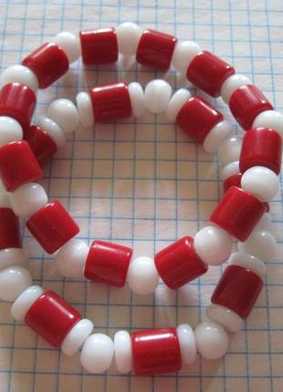 Браслети на гумках. скло.