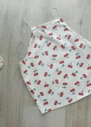 Білий топ з вишеньками new look