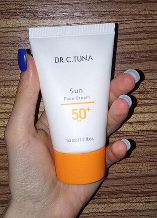 Солнцезащитный крем для лица dr.tuna sun science обладает высокой степенью защиты spf 50+