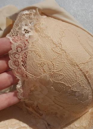 Бюстгальтер,то большого размера, бесшовный.