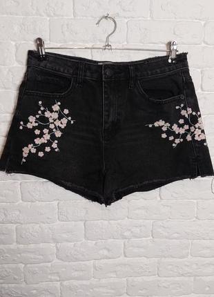 Фирменные джинсовые шорты