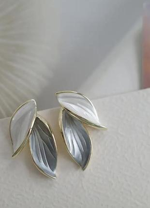 Сережки пелюстки