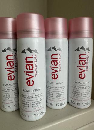 Освежающий спрей для лица evian