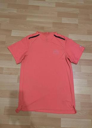 Спортивна футболка nike