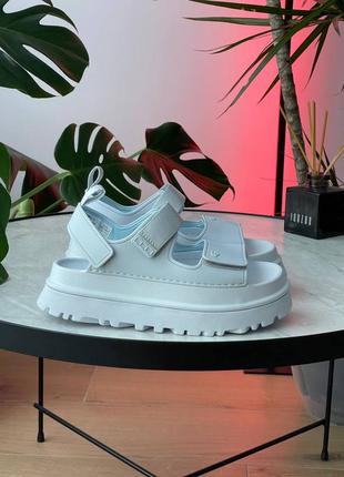 Сандалии женские в стиле ugg goldenglow sandals white на толстой массивной подошве белые высокие босоножки 36-40