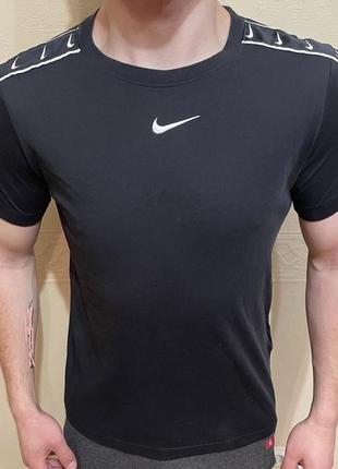 Футболка nike на лампасах