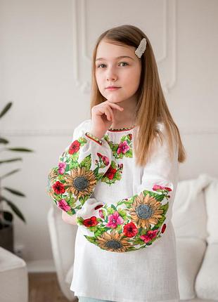 4343  ексклюзивна дизайнерська вишиванка у вигляді великих соняшників на широких рукавах