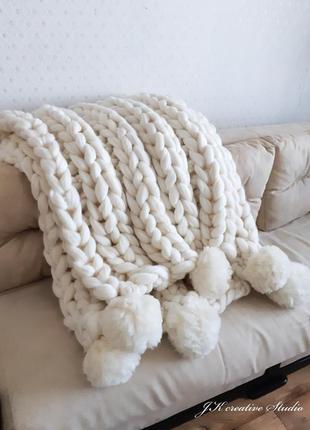 Плед с помпонами из толстой мериносовой шерсти