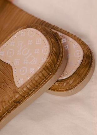 Жіночі шльопанці пудрові + шипи