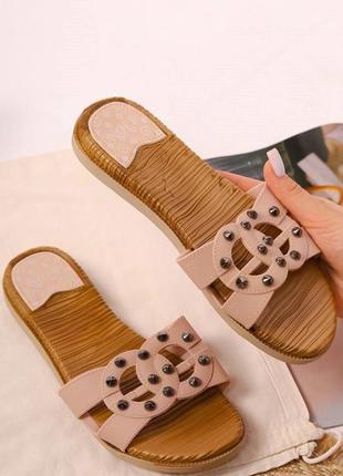 Жіночі шльопанці пудрові + шипи