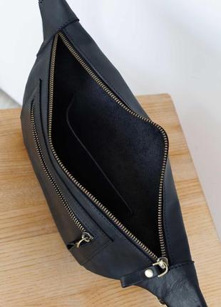 Удобная и практичная поясная сумка бананка из натуральной винтажной кожи черного цвета3 фото