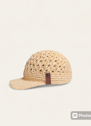 Кепка з рафії