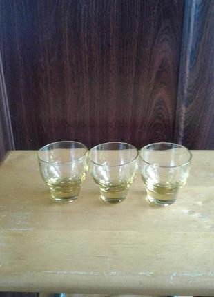 Вінтажні чарки стопки кольорове скло жовтого відтінку зір 3 шт.