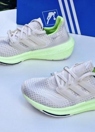 Оригінал! жіночі кросівки adidas  ultraboost light w3 фото