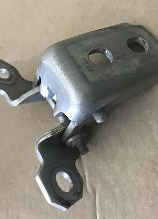 Бу петля передніх лівих дверей renault megane 3, fluence 804010011rg, 804010011r верхня.