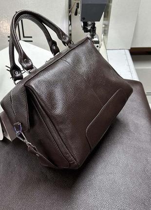 Вместительная коричневая сумка с карманами из натуральной кожи флотар5 фото