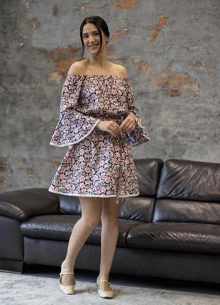 Короткое нежное платье