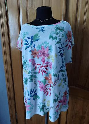 Футболка квітковий принт кружево на лінії плечей батал