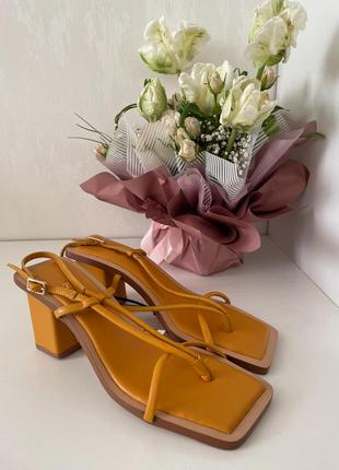 Босоніжки zara
