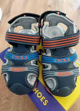 Нові босоніжки на хлопчика +нові носочки adidas в подарунок