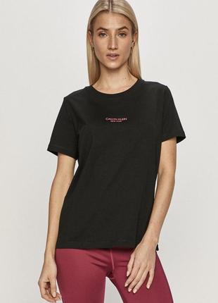 Футболка женская calvin klein черного цвета