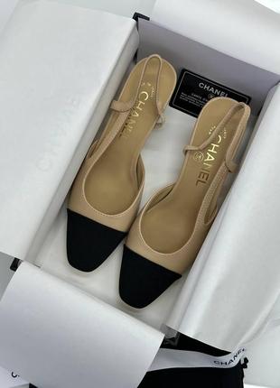 Туфлі бежеві на каблуку шанель