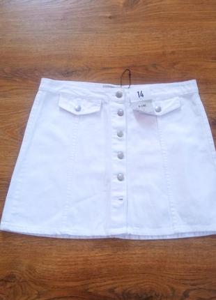 Юбка белого цвета из джинса новая , размер с ,м