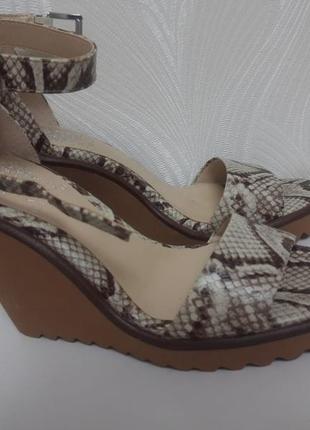 Босоножки кожаные vince camuto