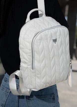 Белый рюкзак