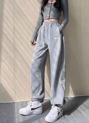 Базові спортивні штани джогери на затяжках з логотипом nike