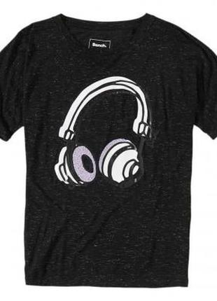 Футболка bench з навушниками з металевим ефектом графічний принт навушники аплікація рок-стиль музика музикант чорна кежуал графіті3 фото