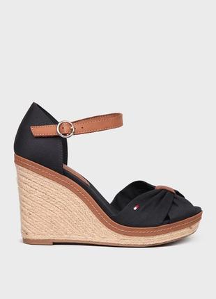 Босоножки на танкетке tommy hilfiger