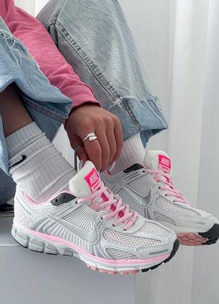 Жіночі кросівки в стилі nike zoom vomero 5 pink.